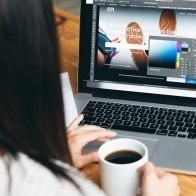 designer-picking-colors-for-website